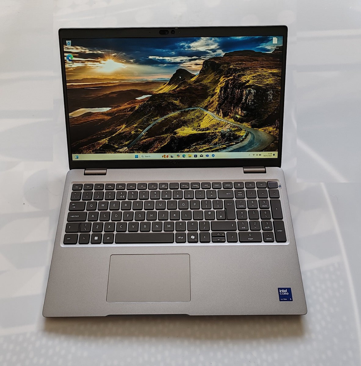 Latitude 3550 : Intel Core Ultra 7